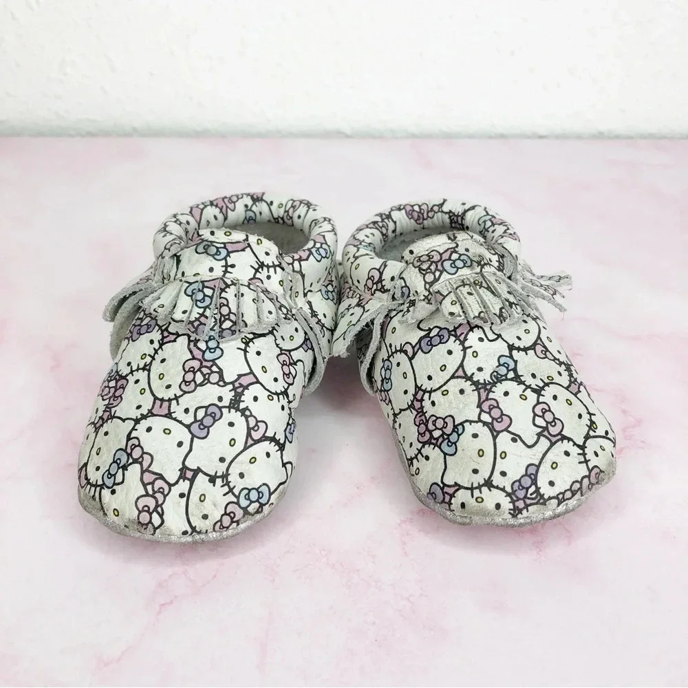 Freshly Picked x Sanrio Hello Kitty baby moccasins Peek a Bow size 2 infant - Picture 1 of 16